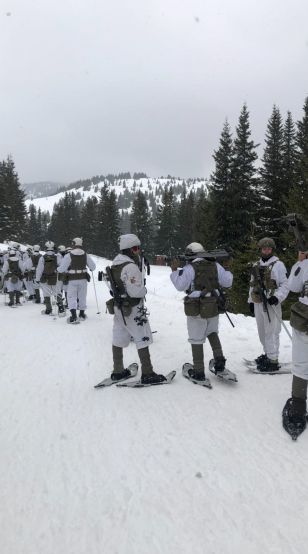 Военнослужещи от състава на 101 ви алпийски полк Смолян са
