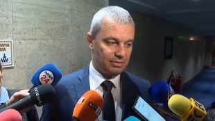 Лидерът на партия Възраждане Костадин Костадинов се изправя пред Софийския