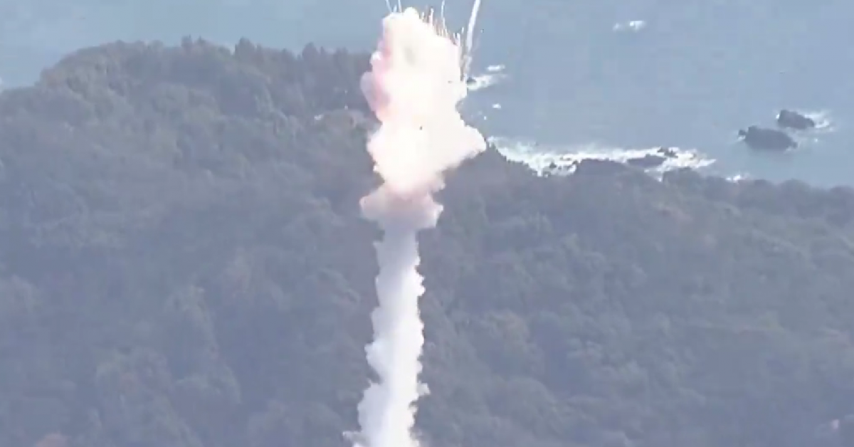 Снимка: Ракетата носител на японската компания Space One се взриви веднага след изстрелването
