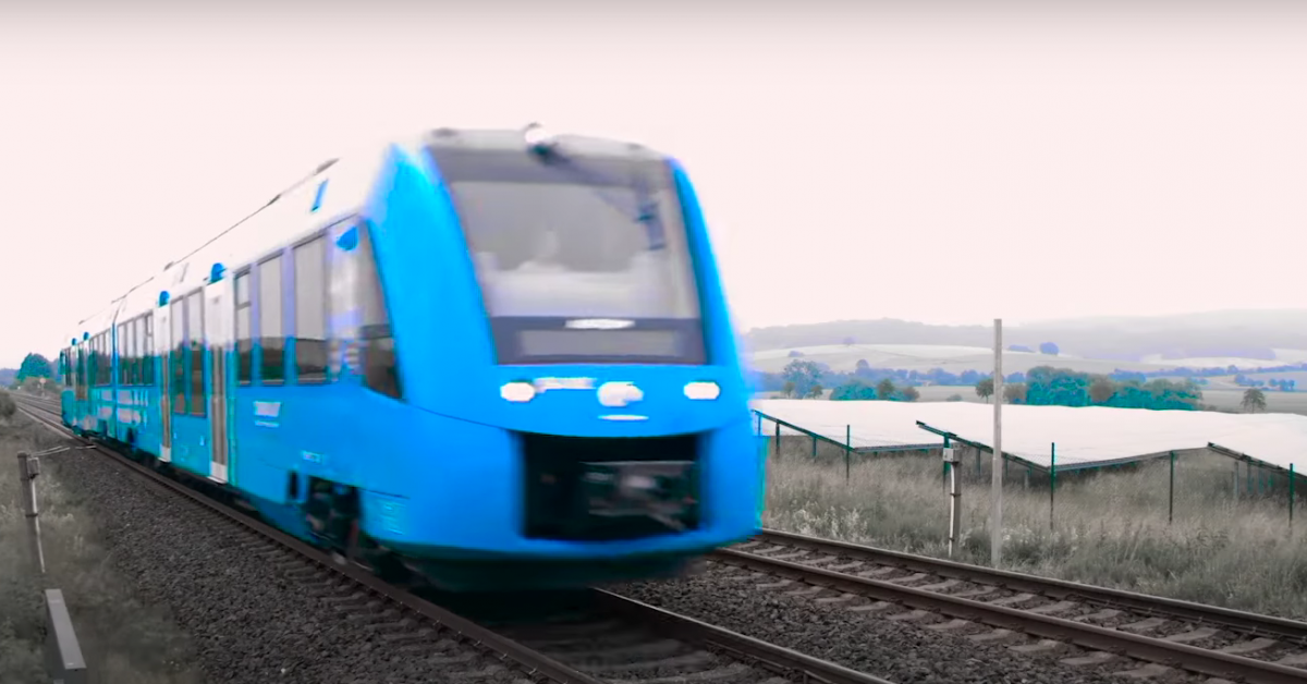 Влакът с водородно гориво Flirt H2, проектиран и произведен от