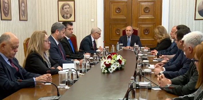 Президентът Румен Радев връчва втория проучвателен мандат за съставяне на