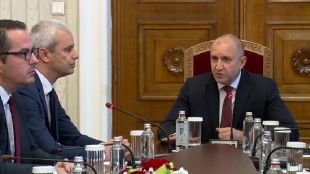 Продължават консултациите на президента Румен Радев с политическите формации от