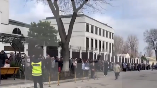 Мъж хвърли две самоделни бомби в двора на руското посолство