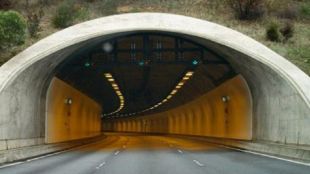 Спират движението през тунел „Топли дол“ на магистрала „Хемус“ тази нощ