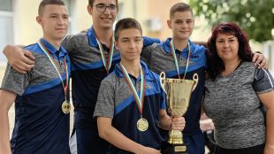 Фондът „Добро за Свищов“ направи първо дарение от 1000 лева за талантливи тенисисти