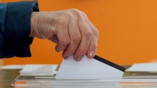Избирателите с увреждания могат да подават до днес заявления за гласуване с подвижна избирателна кутия