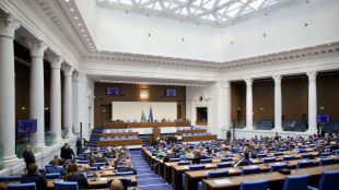 Парламентът заседава извънредно утре за да позволи на Димитър Главчев