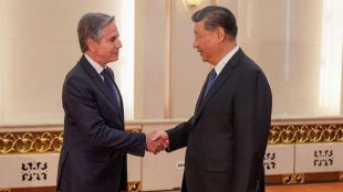 US държавният секретар на посещение в ПекинБлинкън разговаря пет и