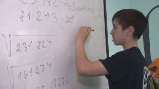 13 годишният математик Калоян Гешев отново шашна света Детето за трети