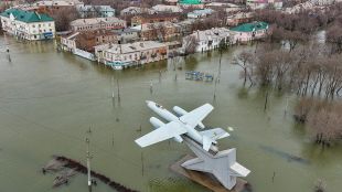 Напрежение в Русия заради наводненията в градовете по река Урал