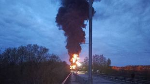 Нефтени съоръжения в Руската федерация бяха атакувани тази нощ от
