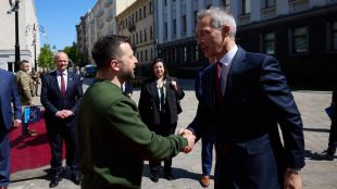 Генералният секретар на НАТО на изненадващо посещение в Киев