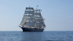 120-годишен кораб тръгва днес с олимпийския огън от Гърция до Франция