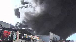 Голям пожар се разрази днес в производствена зона в турската