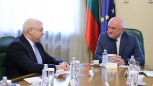 Министър председателят Димитър Главчев и новият посланик на Турция в България