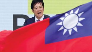 Китай започна „наказателни“ учения край Тайван