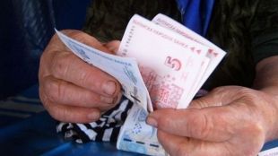 Вдигат пенсиите на хиляди българи