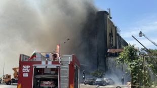 Четирима души са спасени при пожара в Западна промишлена зона във Варна 
