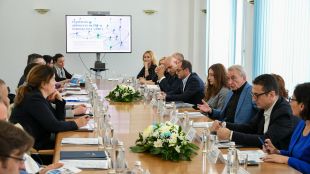 Министър Карадимов представи проект на стратегия на ББР