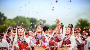 Заради празника на розата въвеждат временен режим на движение в Казанлък