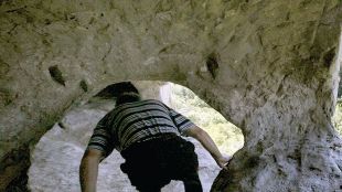 „Убиецът от пещерата“ уби Елена и издълба на челото ѝ кръст