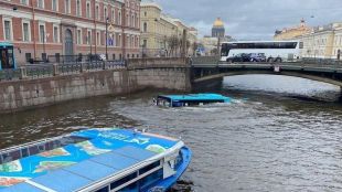 Автобус с пътници падна в река в Санкт Петербург, има жертви (ВИДЕО)