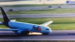 Товарен самолет кацна аварийно на летище Истанбул тази сутрин Това