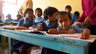 Властите в крайбрежния индийски щат Керала преустановиха занятията в училищата