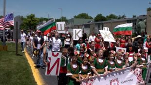 Български училища поведоха 5000 души на шествие в Чикаго за 24 май (СНИМКИ)