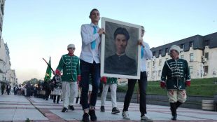 С факелно шествие в Шумен ученици от СУ Панайот Волов