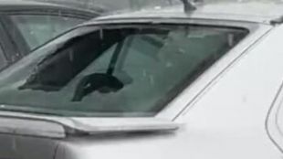 Градушката изпочупи стъкла на коли в София (ВИДЕО)