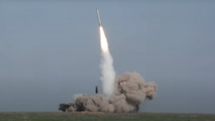 OSW: Крилати ракети „Калибър“ и „Искандер“ разчистват подстъпите към Харков (ВИДЕО)