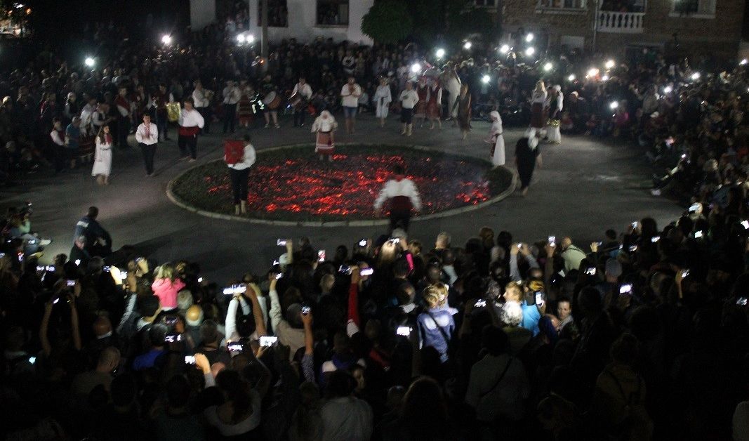 Гости от цял свят наблюдават всяка година магическия ритуал под
