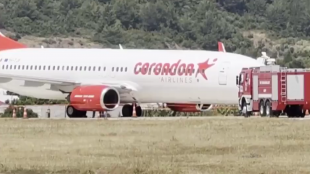 Втори случай: Пътнически самолет се приземи "по корем" в Турция (ВИДЕО)