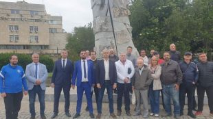 Вчера стотици граждани на Кърджали  се срещнаха с Костадин Костадинов
