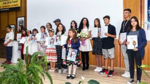 Банско открива изложба с най-добрите детски рисунки на таланти от 60 страни
