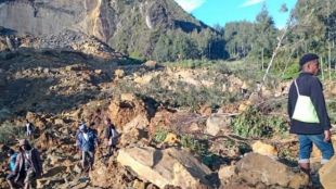 Повече от 2 хиляди души бяха открити под развалините след свлачище в Папуа Нова Гвинея (ВИДЕО)