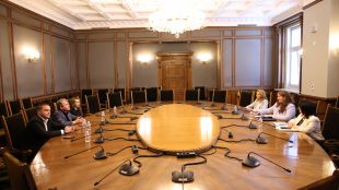 Започна срещата между ГЕРБ СДС и ИТН в парламента В