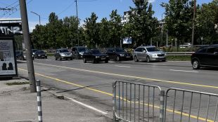 Автомобил се заби в мантинелата на бул. "Сливница" в столицата