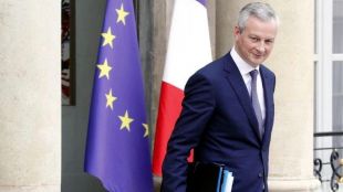 Министърът на финансите на Франция заяви днес че настоящата политическа