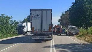 Тежка катастрофа между ТИР и лека кола на пътя Русе-Бяла
