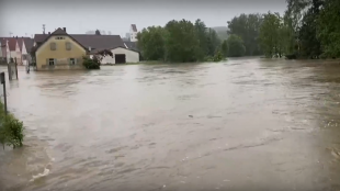Порои предизвикаха мащабни наводнения в Южна Германия 1300 домакинства в градчето