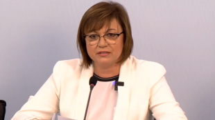 Лидерът на БСП Корнелия Нинова обяви че подава оставка след