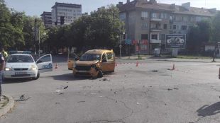 Два автомобила катастрофираха на възлово кръстовище в Шумен шофьорът на