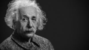 Писмо от две страници написано от Алберт Айнщайн което предупреждава