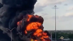 Цистерна с гориво се преобърна и предизвика пожар на магистрала в Гърция