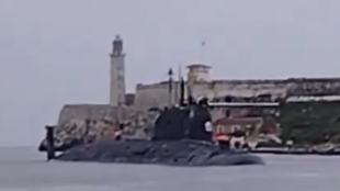 Руската атомна подводница Казан която навлезе в пристанището на Хавана