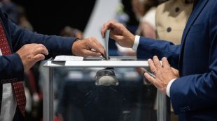 Франция гласува на парламентарни избори които биха могли да влязат