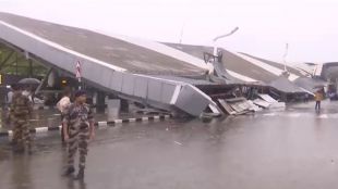 Покрив се срути на летището в Делхи, един човек загина