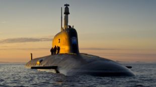Руска атомна подводница забелязана край бреговете на Обединеното кралство предизвика
